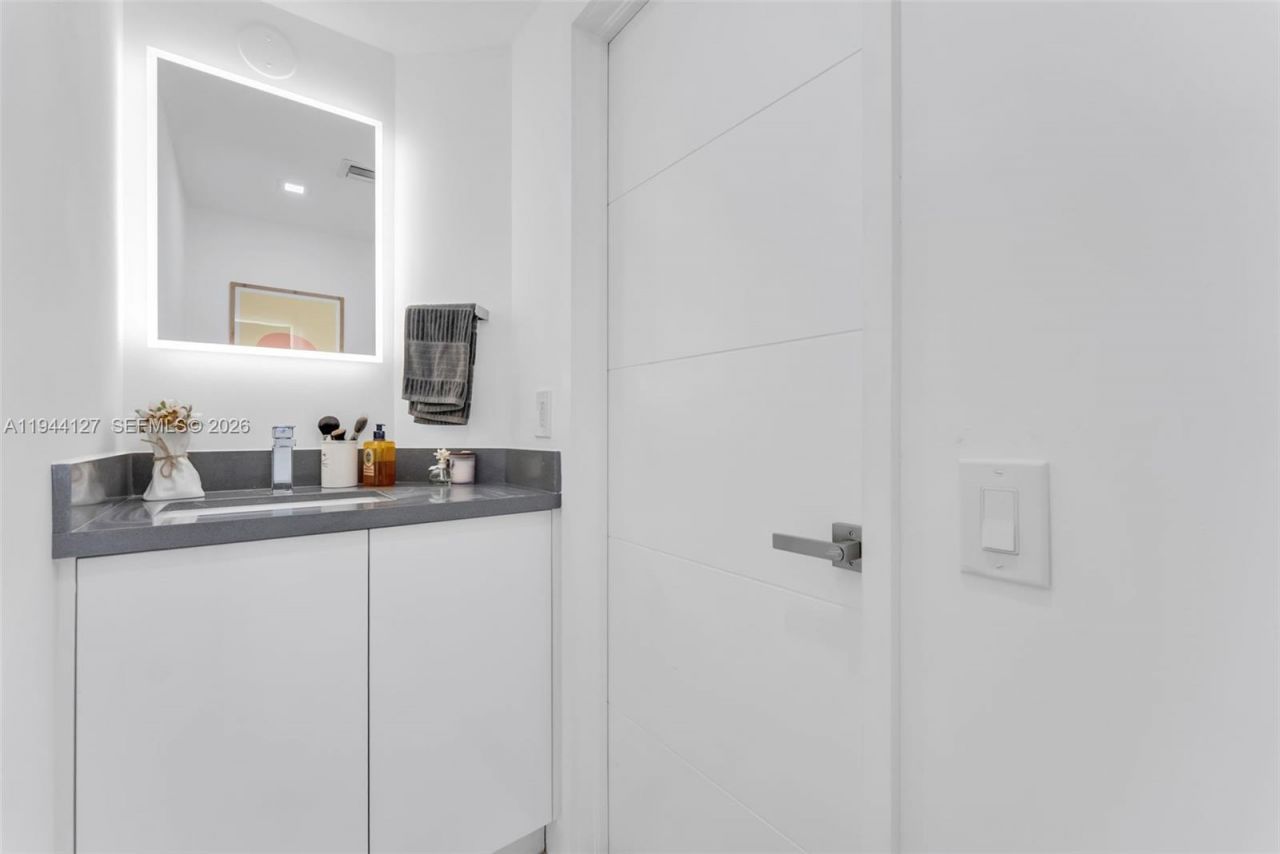 701 Brickell Key Blvd , Unit 1506, Miami, FL 33131 Photo