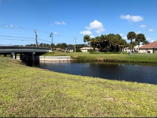 401 Rotonda Cr, Port Charlotte, FL 33947