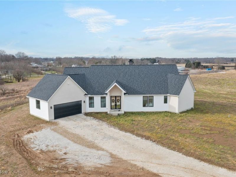 10311 Hunting Hills Avenue NE, Hartville, OH 44632 Photo 1