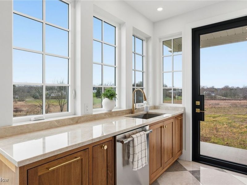 10311 Hunting Hills Avenue NE, Hartville, OH 44632 Photo 10