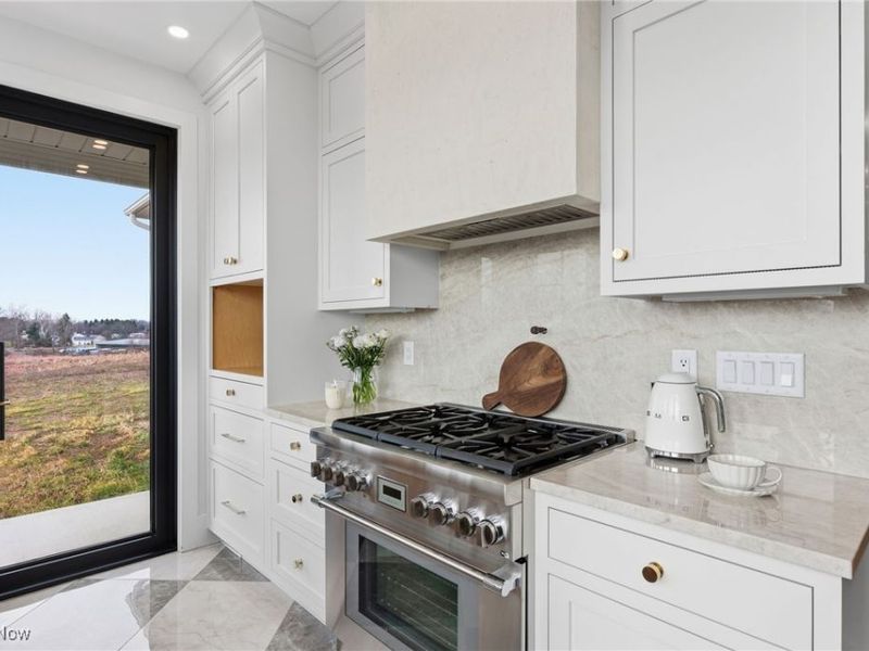 10311 Hunting Hills Avenue NE, Hartville, OH 44632 Photo 11