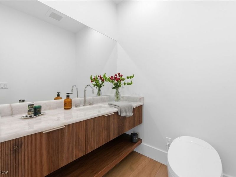 10311 Hunting Hills Avenue NE, Hartville, OH 44632 Photo 16