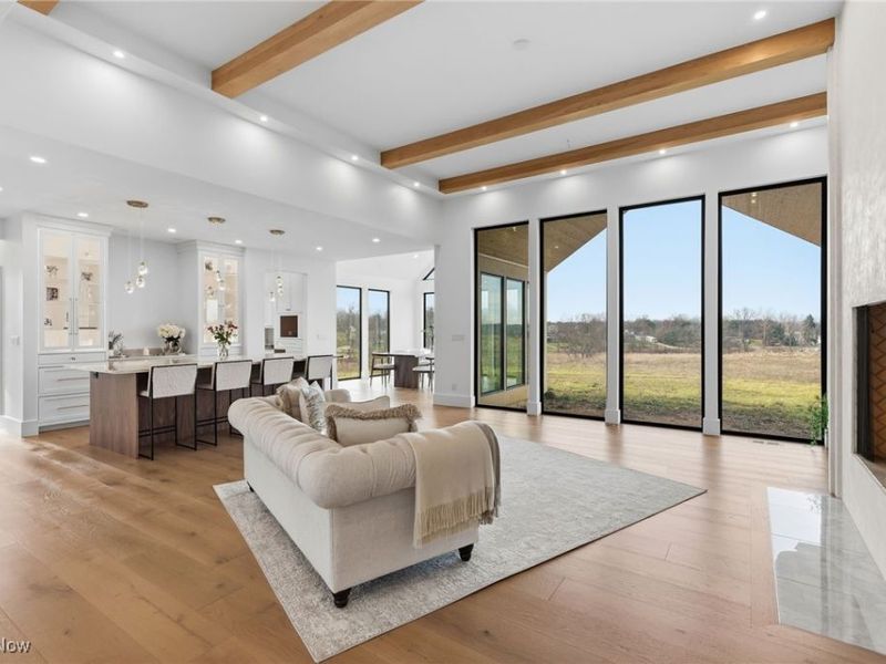 10311 Hunting Hills Avenue NE, Hartville, OH 44632 Photo 3