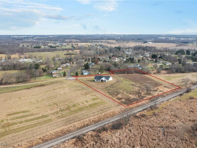 10311 Hunting Hills Avenue NE, Hartville, OH 44632 Photo 32