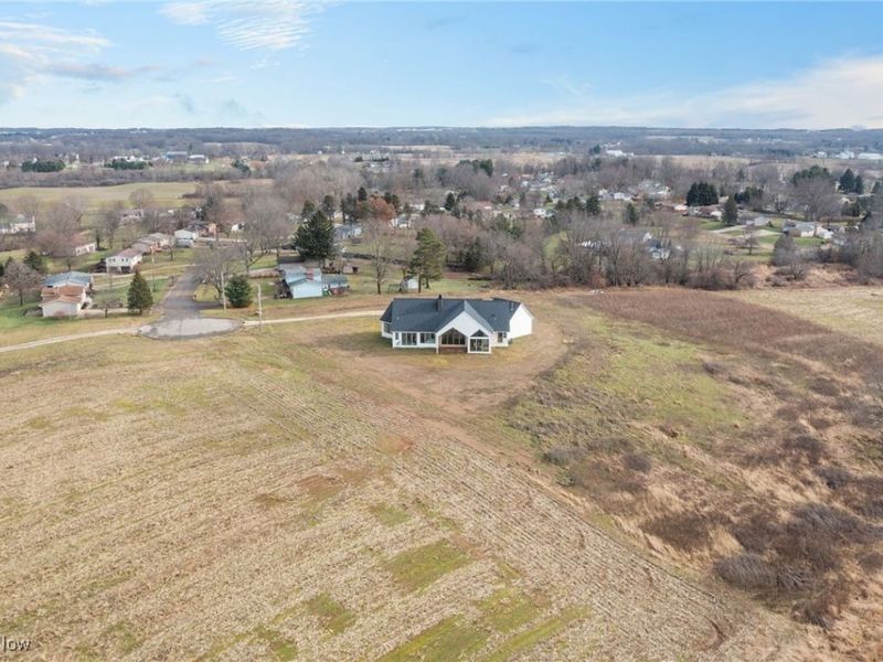 10311 Hunting Hills Avenue NE, Hartville, OH 44632 Photo 33