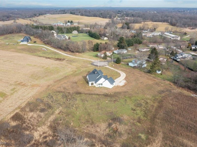 10311 Hunting Hills Avenue NE, Hartville, OH 44632 Photo 35