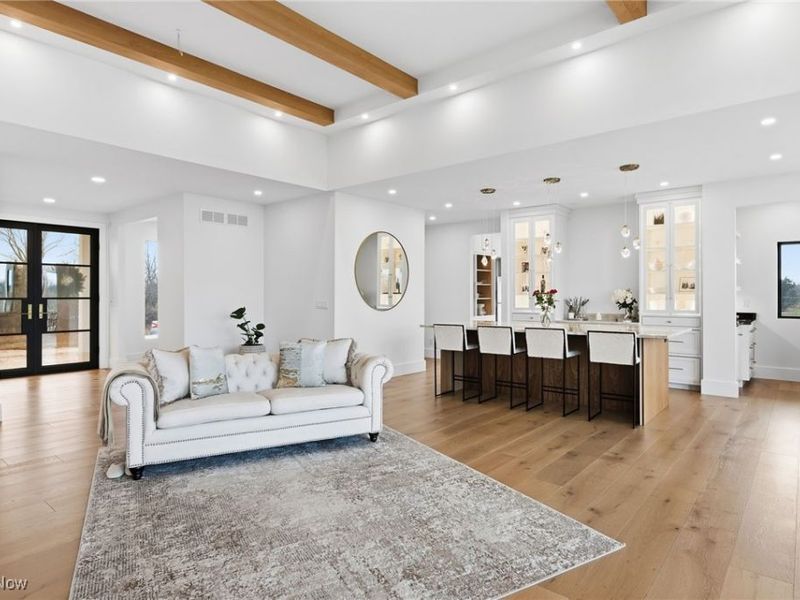 10311 Hunting Hills Avenue NE, Hartville, OH 44632 Photo 4