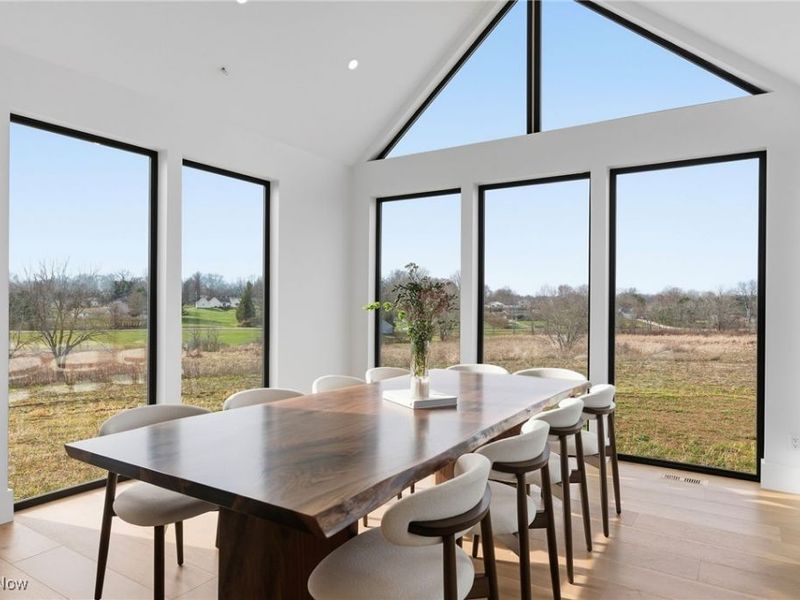 10311 Hunting Hills Avenue NE, Hartville, OH 44632 Photo 5