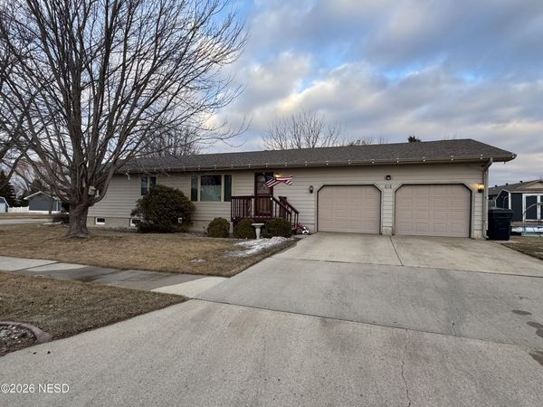 414 30TH STREET NW, Watertown, SD 57201