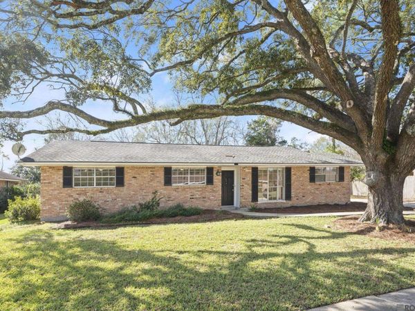 3224 Seracedar, Baton Rouge, LA 70816