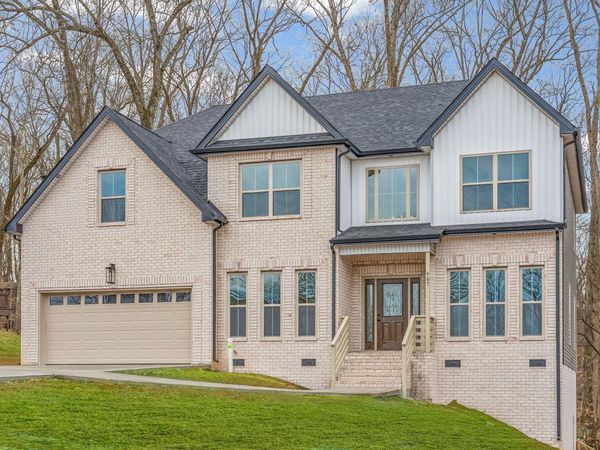 907 Douglas Ln, Clarksville, TN 37043