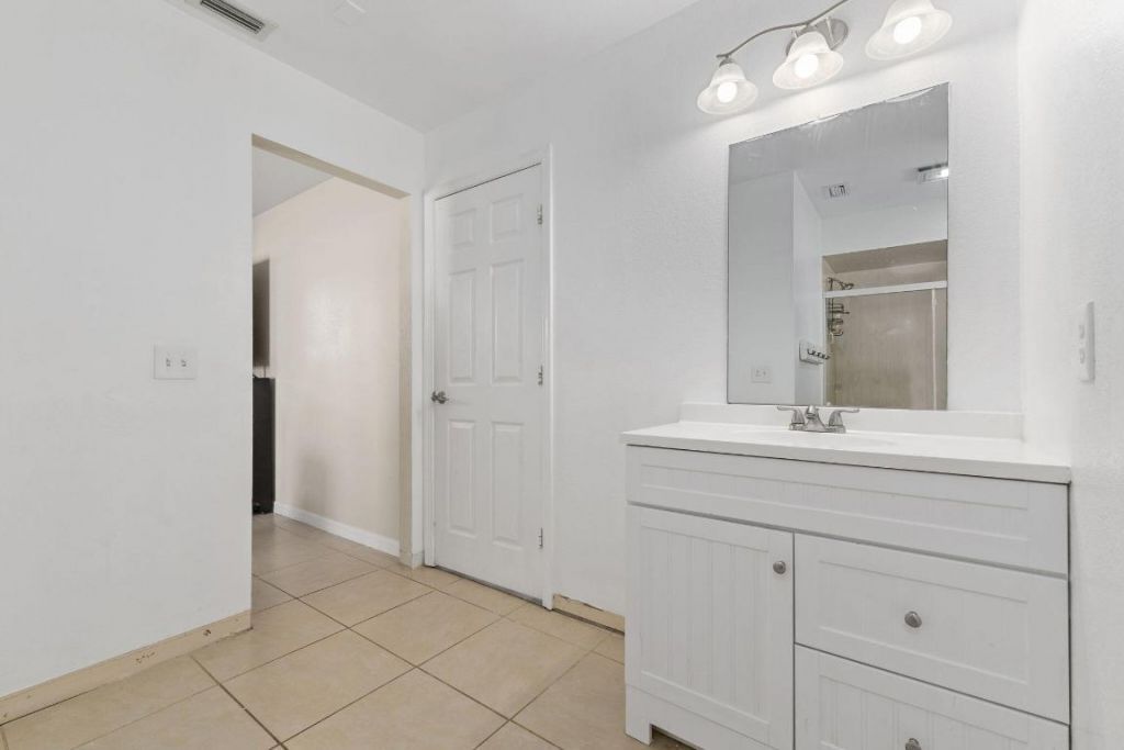 449 SE Oakridge Drive, Port Saint Lucie, FL 34984 Photo