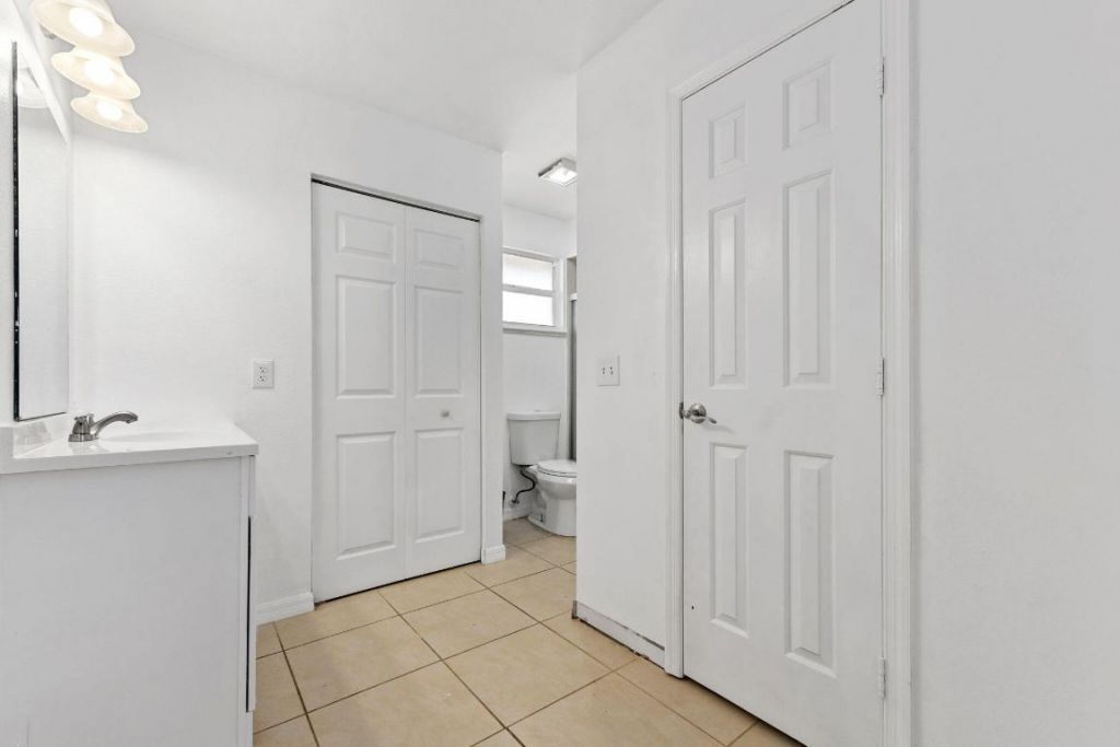 449 SE Oakridge Drive, Port Saint Lucie, FL 34984 Photo