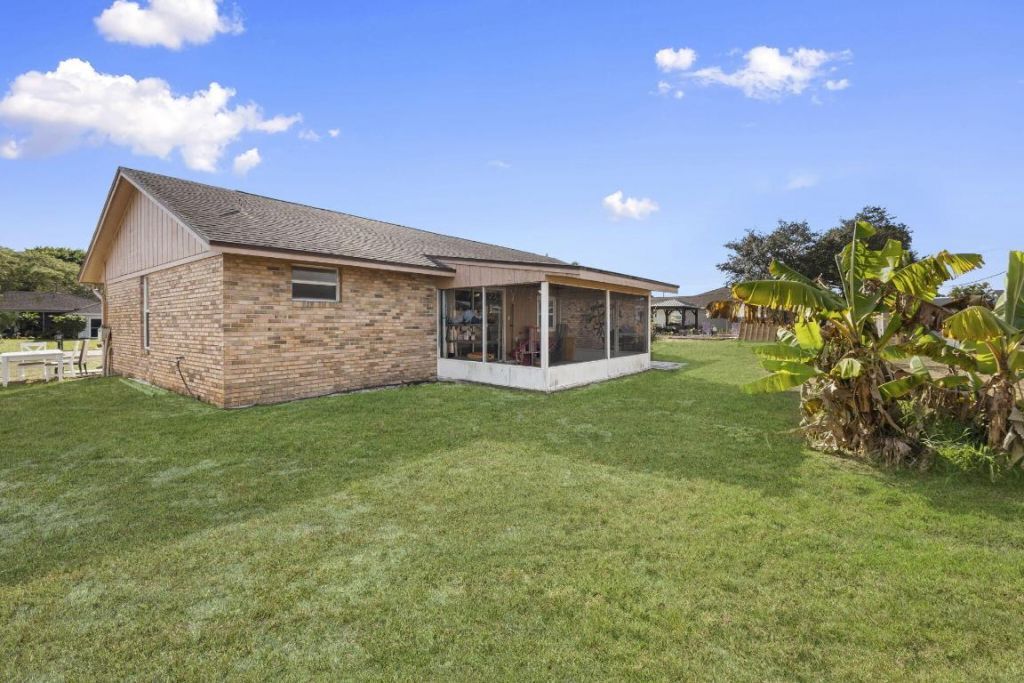 449 SE Oakridge Drive, Port Saint Lucie, FL 34984 Photo