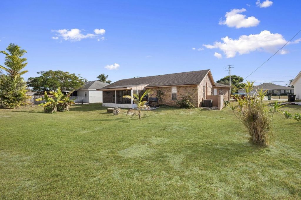 449 SE Oakridge Drive, Port Saint Lucie, FL 34984 Photo