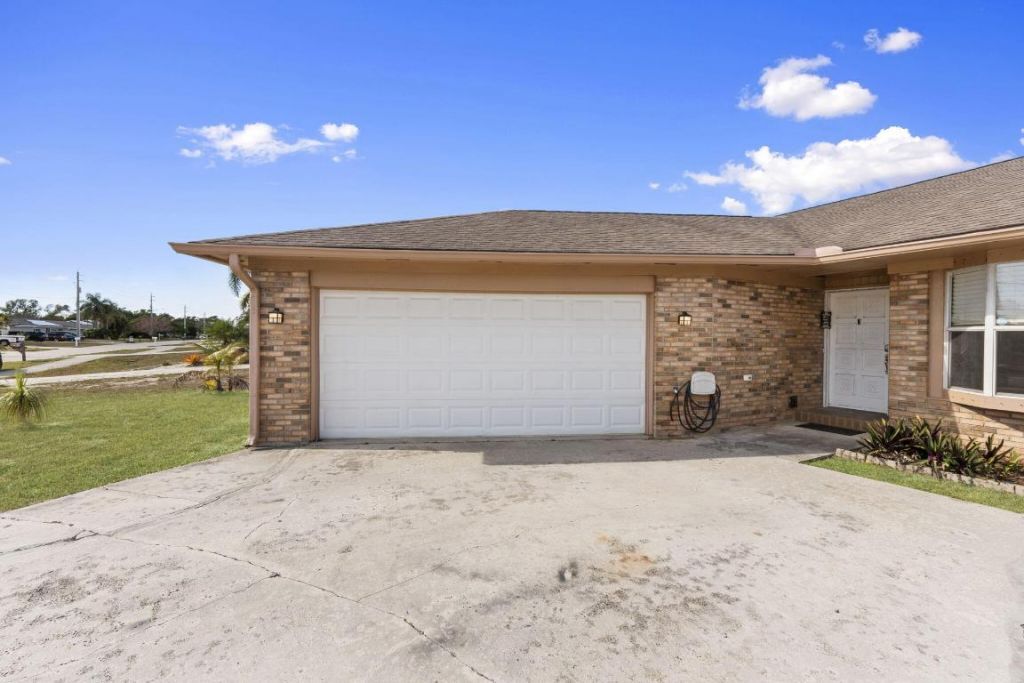 449 SE Oakridge Drive, Port Saint Lucie, FL 34984 Photo