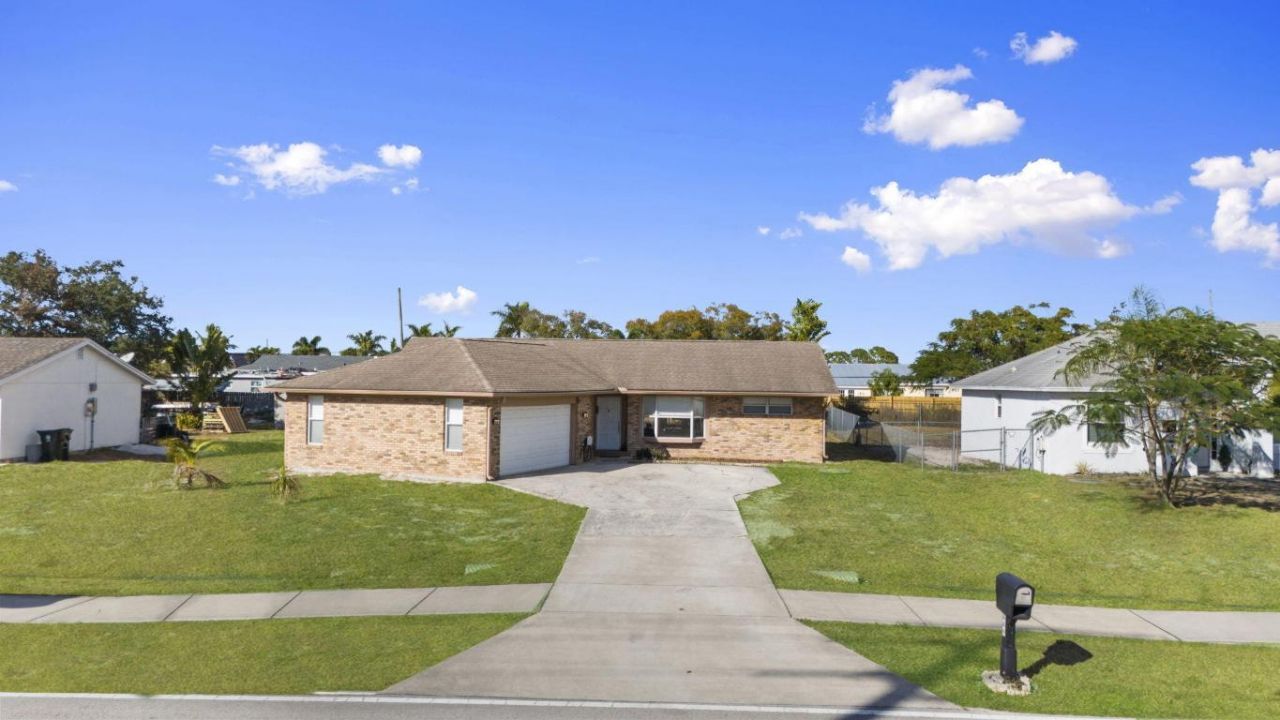 449 SE Oakridge Drive, Port Saint Lucie, FL 34984 Photo