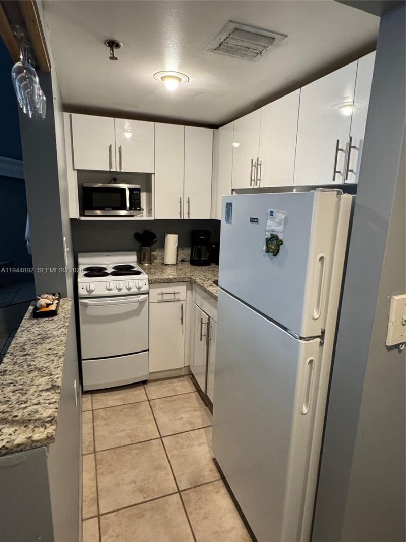 865 Collins Ave, Unit 305, Miami Beach, FL 33139 Photo