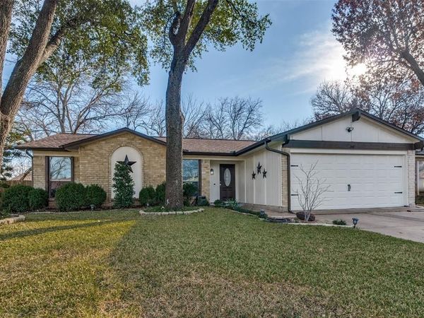 210 Blair Lane, Arlington, TX 76014