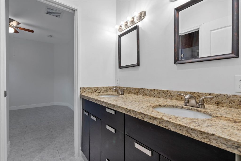 316 SW 16th Street, Unit B, Fort Lauderdale, FL 33315 Photo