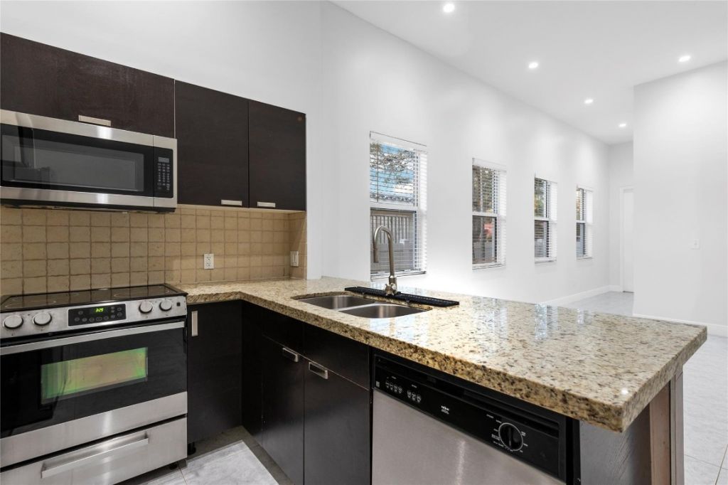 316 SW 16th Street, Unit B, Fort Lauderdale, FL 33315 Photo