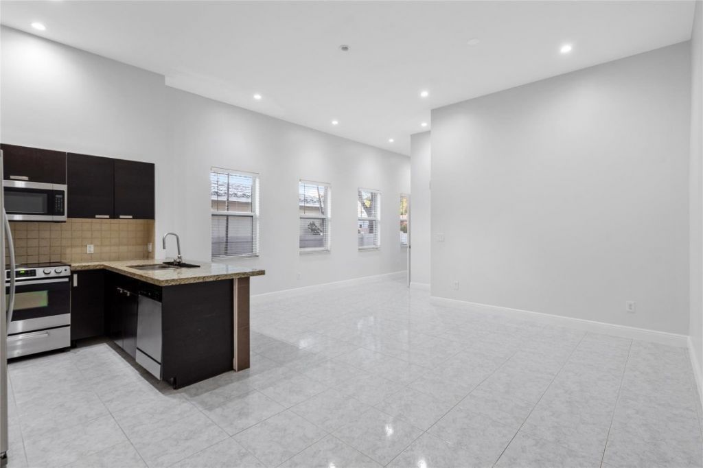 316 SW 16th Street, Unit B, Fort Lauderdale, FL 33315 Photo