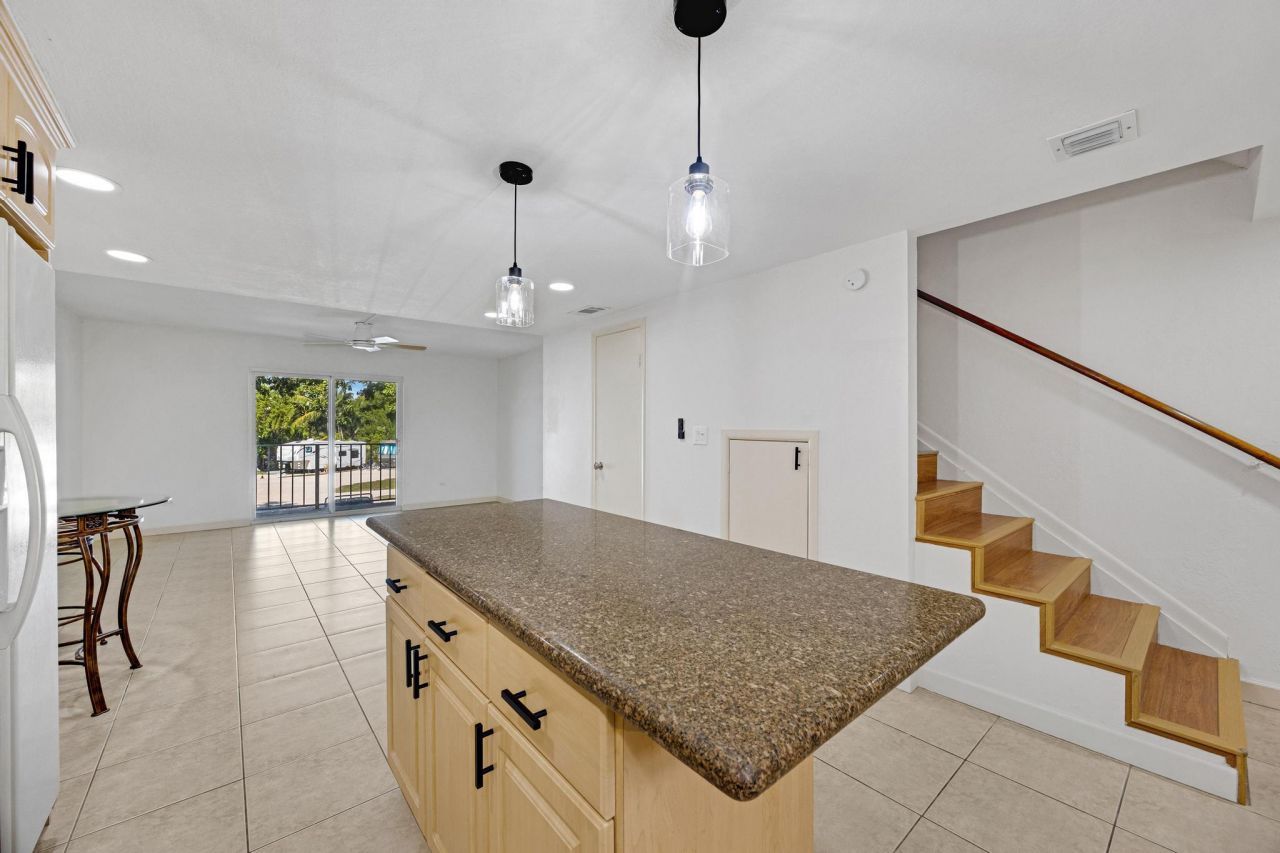 92550 Overseas Highway, Unit 214, Tavernier, FL 33070 Photo