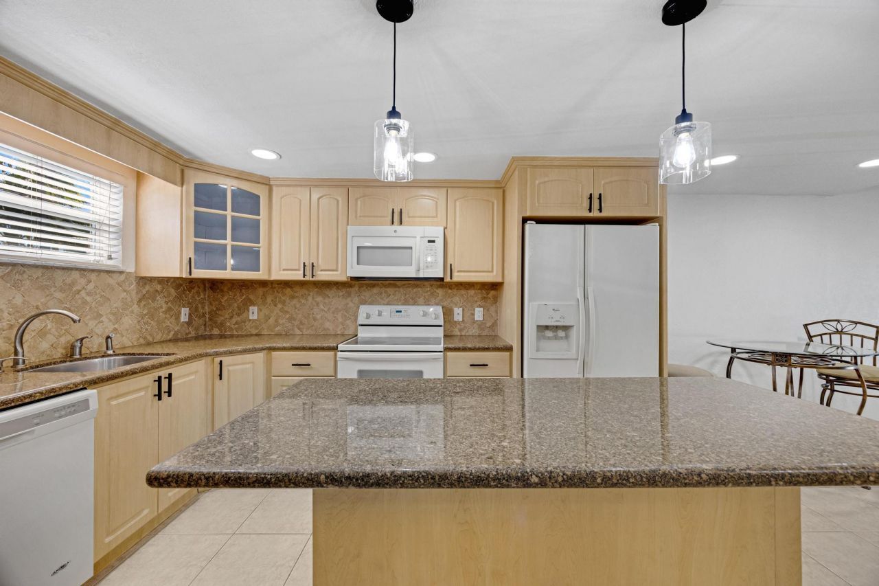 92550 Overseas Highway, Unit 214, Tavernier, FL 33070 Photo