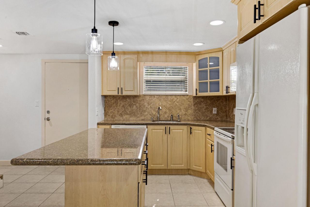 92550 Overseas Highway, Unit 214, Tavernier, FL 33070 Photo