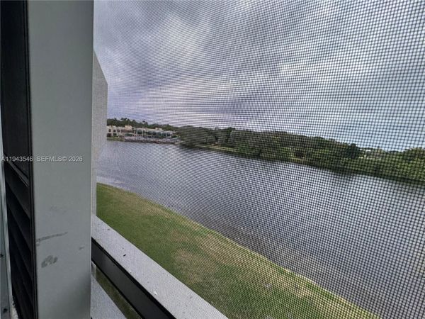 9450 Poinciana Pl, Unit 405, Davie, FL 33324