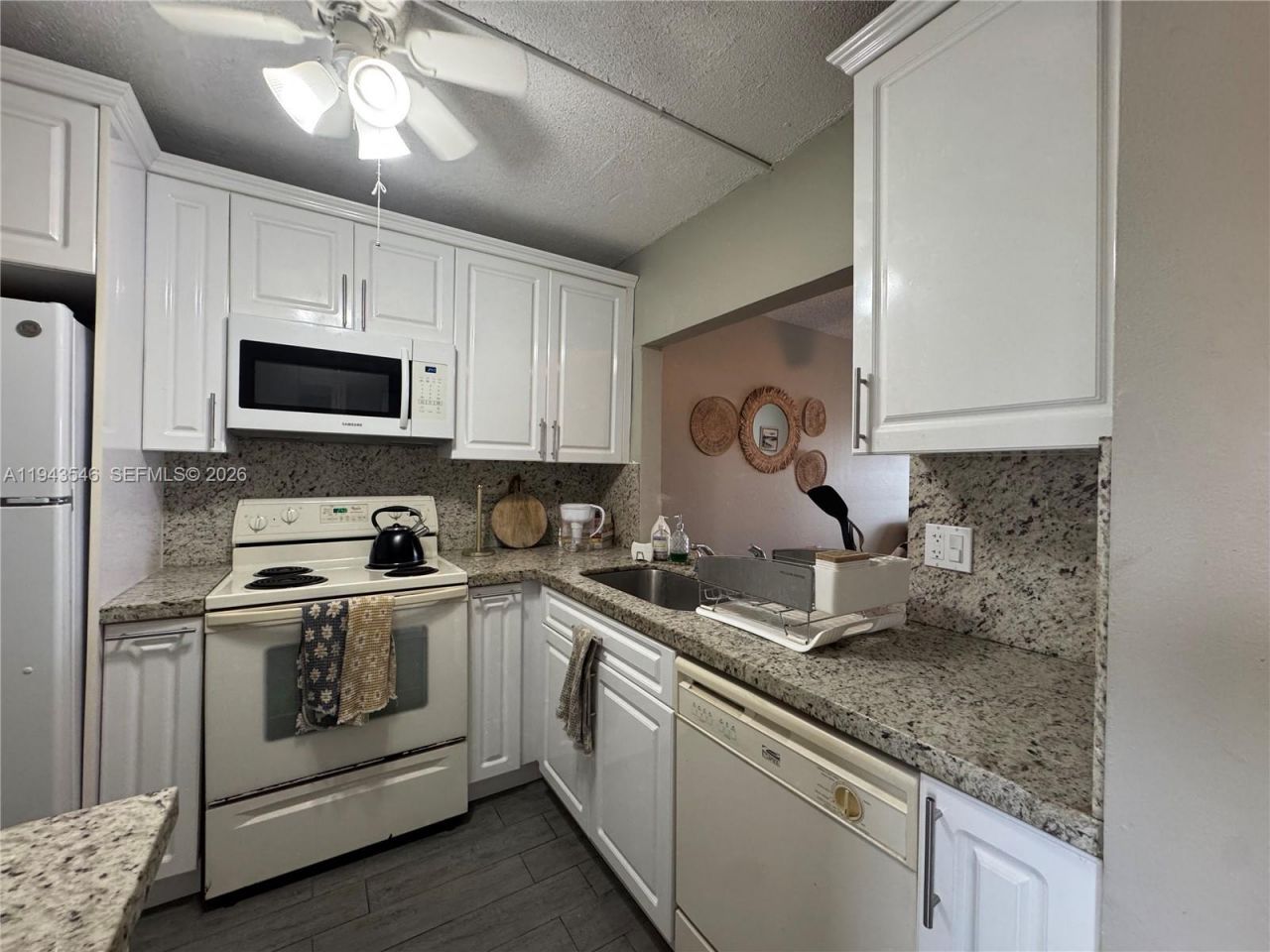 9450 Poinciana Pl, Unit 405, Davie, FL 33324 Photo