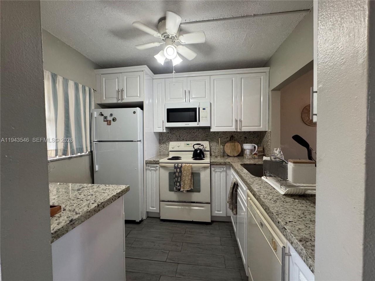 9450 Poinciana Pl, Unit 405, Davie, FL 33324 Photo
