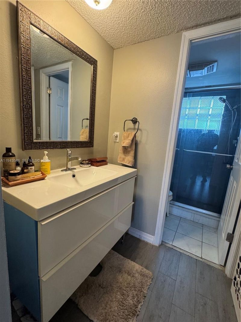 9450 Poinciana Pl, Unit 405, Davie, FL 33324 Photo