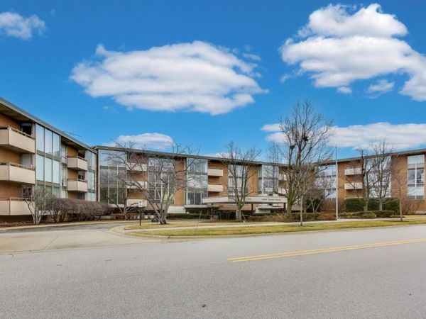 1301 N Western Avenue, Unit 325, Lake Forest, IL 60045