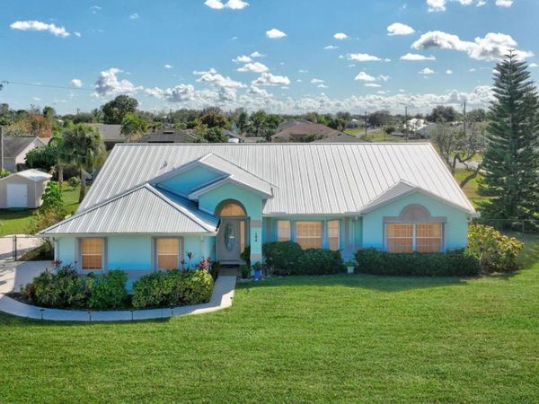 184 SW Uneeda Place, Port St. Lucie, FL 34953