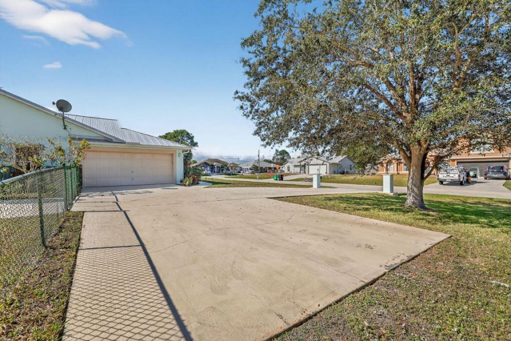 184 SW Uneeda Place, Port Saint Lucie, FL 34953 Photo