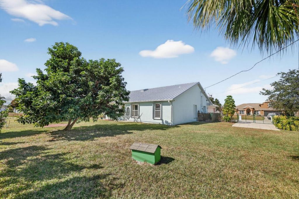 184 SW Uneeda Place, Port Saint Lucie, FL 34953 Photo