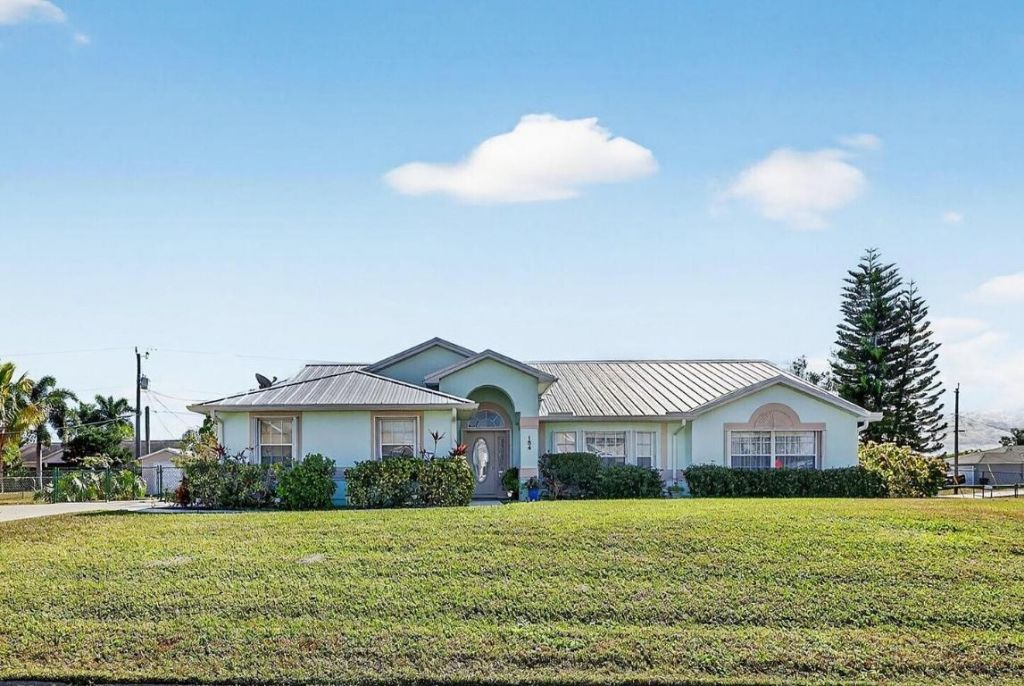 184 SW Uneeda Place, Port Saint Lucie, FL 34953 Photo