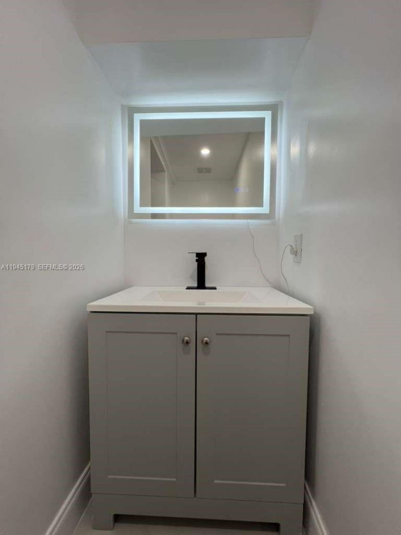 2850 NW 7th St, Fort Lauderdale, FL 33311 Photo