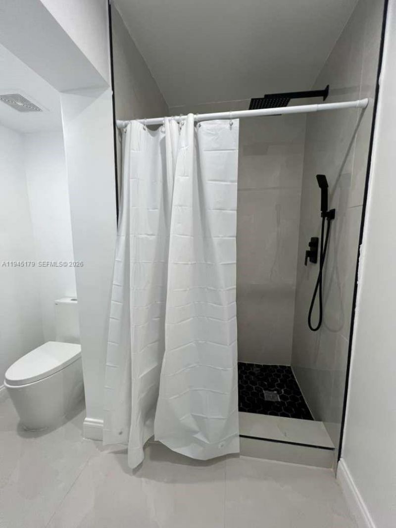 2850 NW 7th St, Fort Lauderdale, FL 33311 Photo