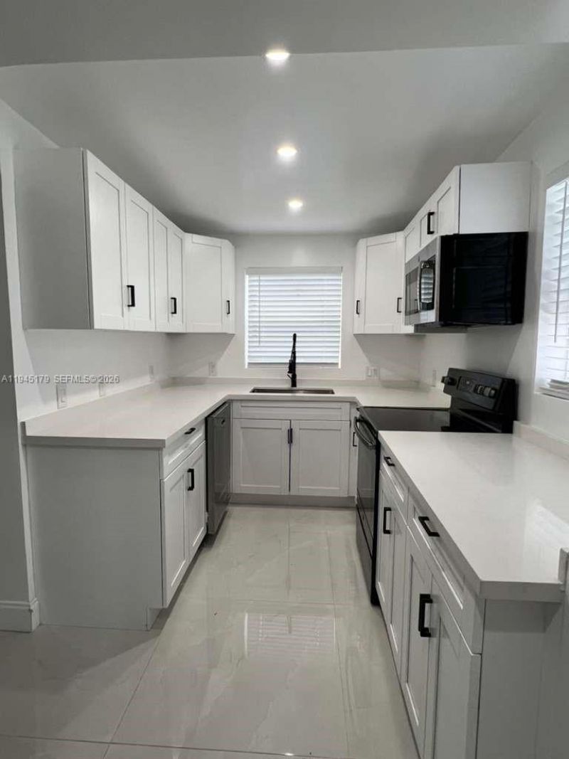 2850 NW 7th St, Fort Lauderdale, FL 33311 Photo