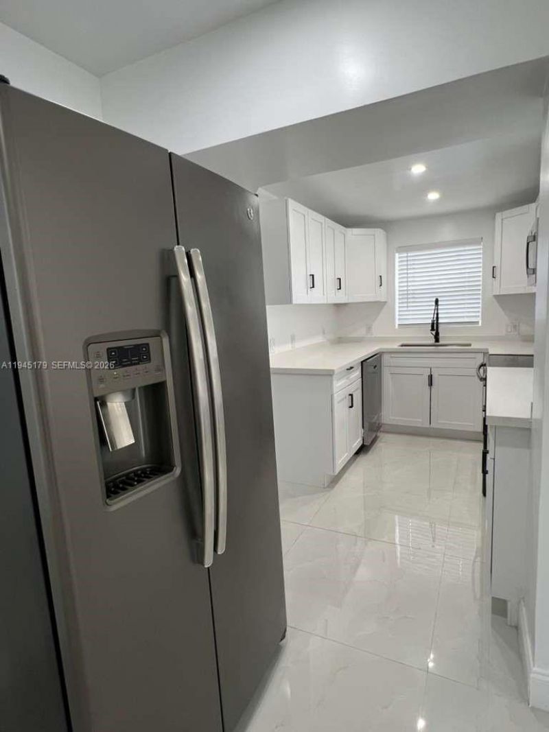 2850 NW 7th St, Fort Lauderdale, FL 33311 Photo