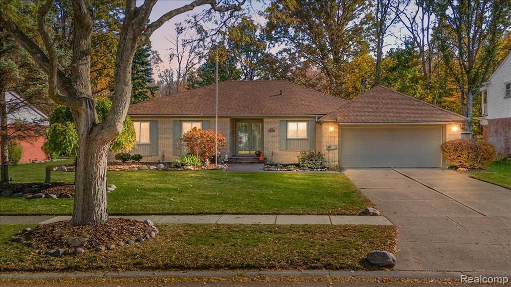 18406 Golfview Street, Livonia, MI 48152 Main Photo