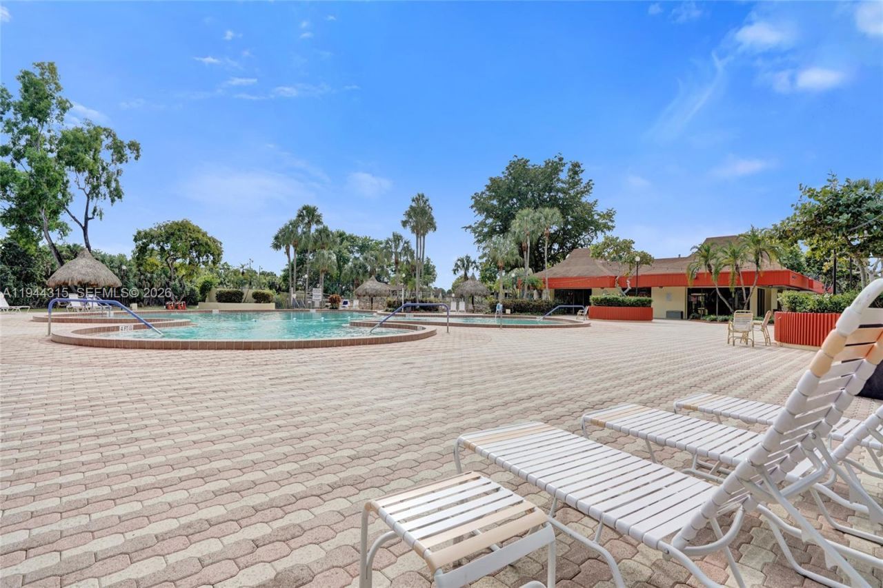 3180 Holiday Springs Blvd , Unit 5-109, Margate, FL 33063 Photo