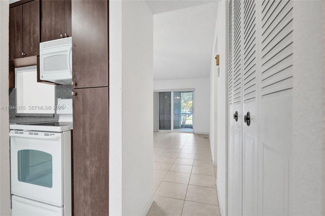 3180 Holiday Springs Blvd , Unit 5-109, Margate, FL 33063 Photo