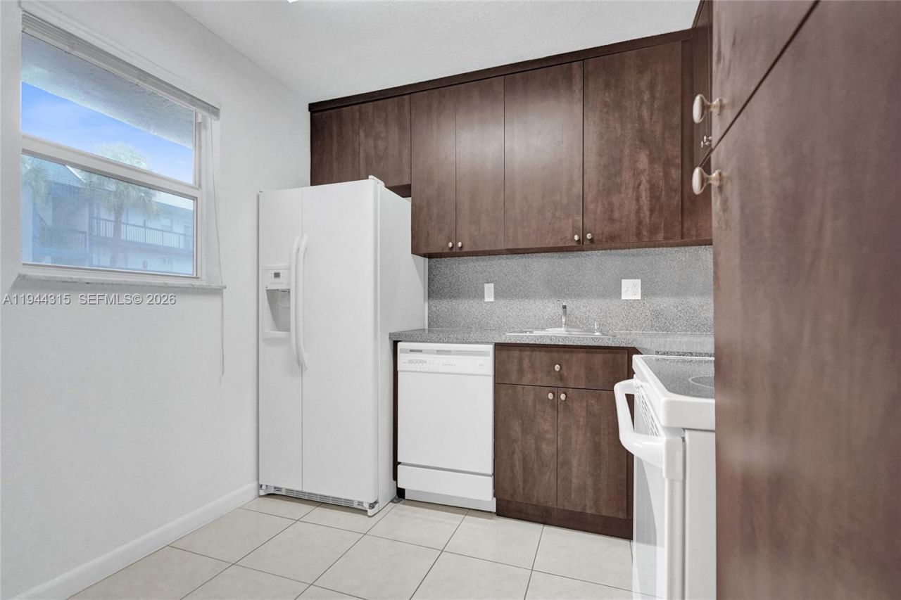 3180 Holiday Springs Blvd , Unit 5-109, Margate, FL 33063 Photo