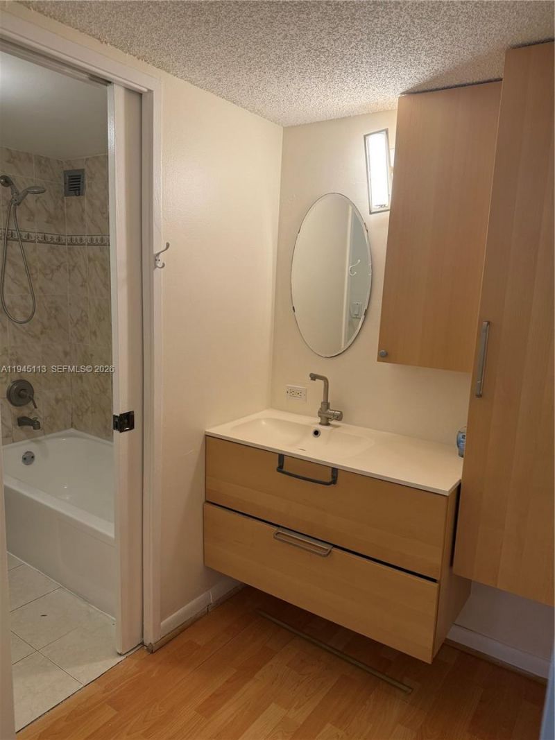 17021 N Bay Rd , Unit 222, Sunny Isles Beach, FL 33160 Photo