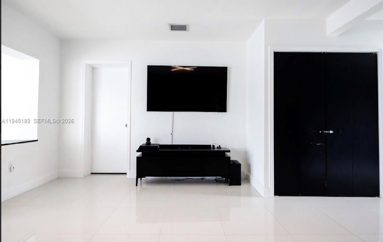 3135 NW 18th St, Miami, FL 33125 Photo