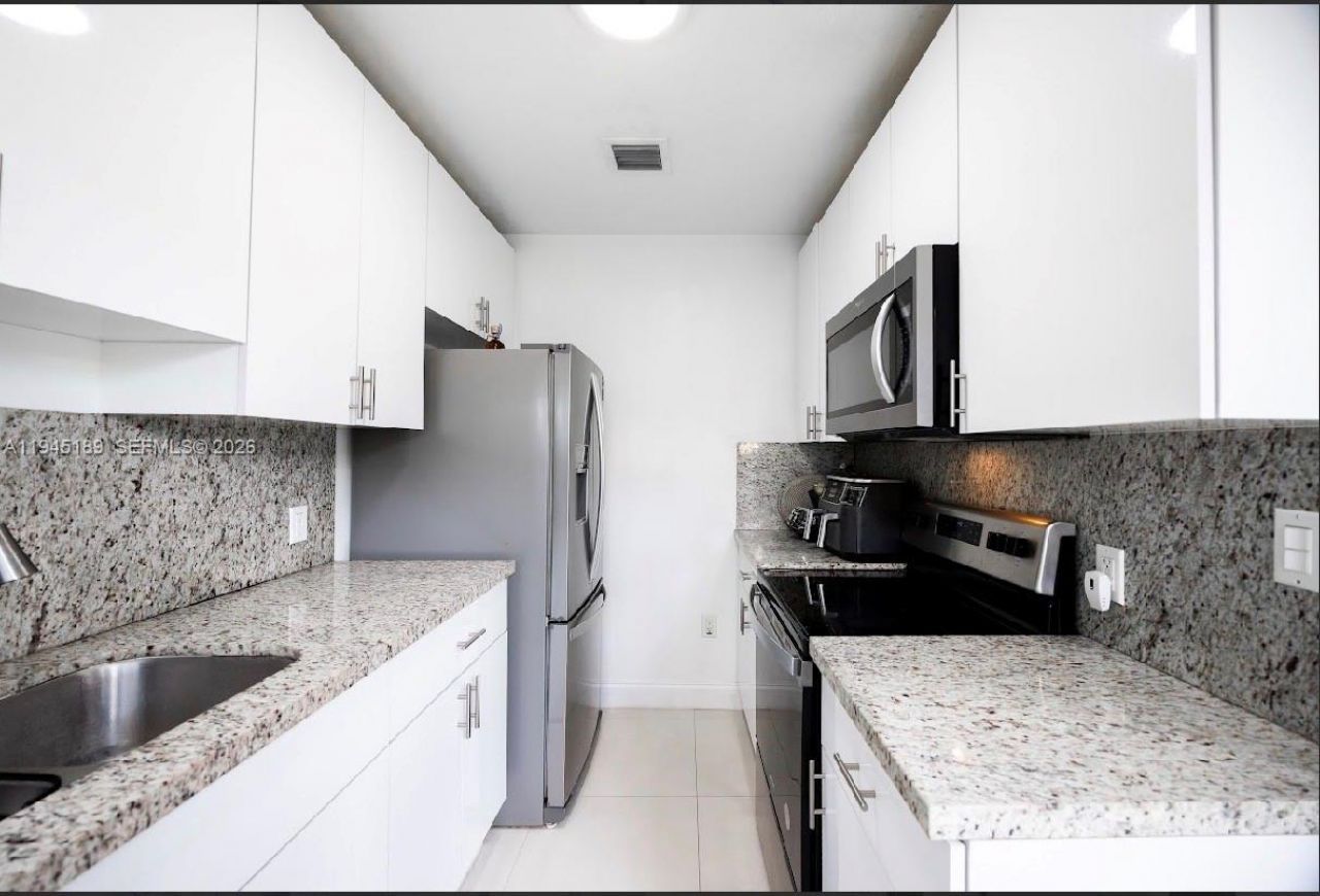 3135 NW 18th St, Miami, FL 33125 Photo