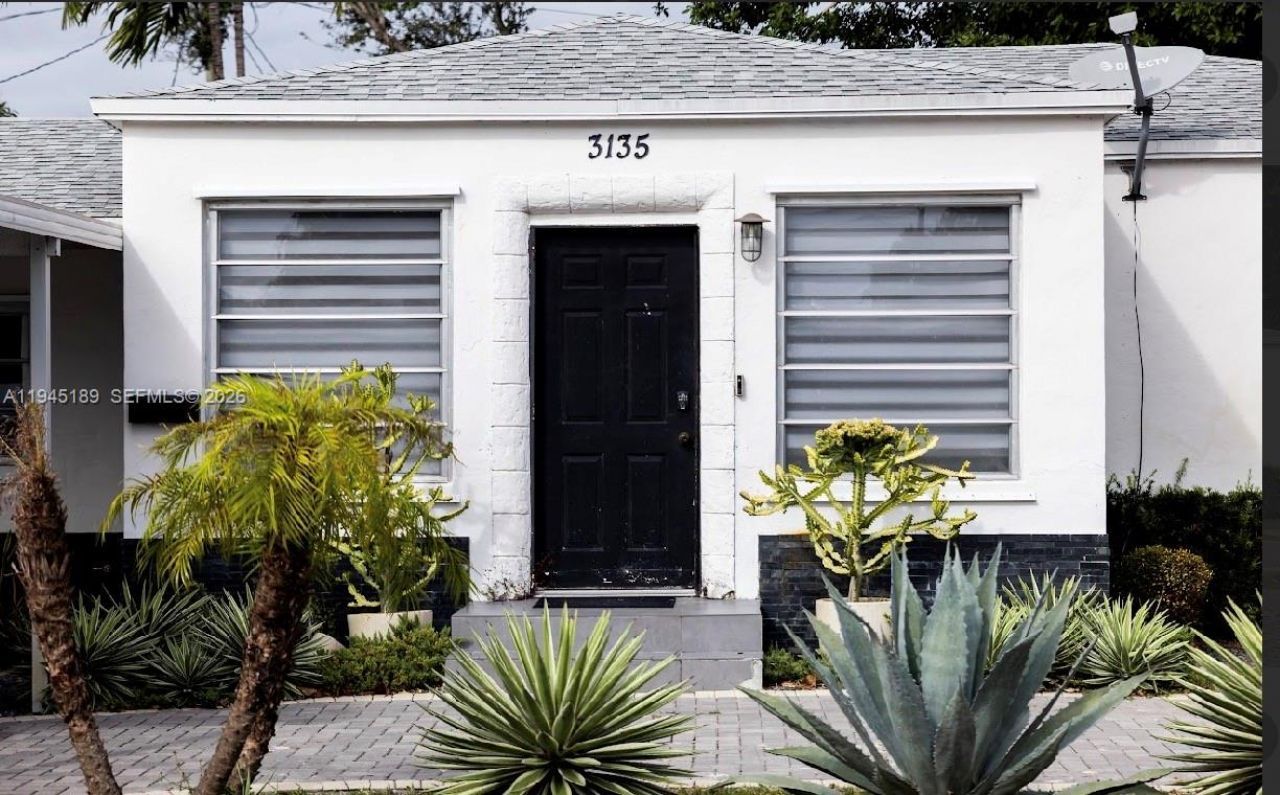 3135 NW 18th St, Miami, FL 33125 Photo